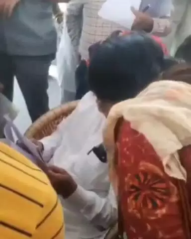 जयपुर: सी स्कीम स्थित यूडीएच मंत्री झाबर सिंह के आवास पर राधा विहार विकास समिति के पदाधिकारियों ने जेडीए के खिलाफ दी शिकायत