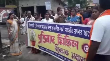 কৃষ্ণগঞ্জ: হিন্দু জাগরণ মঞ্চের ডাকে কৃষ্ণগঞ্জ থানার সামনে বিক্ষোভ কর্মসূচীতে নদীয়া দক্ষিণ বিজেপি সভাপতি