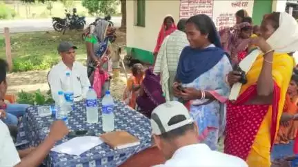 जमुआ: मांझीडीह में धरती आबा अभियान के तहत जनजातीय समाज के उत्थान के लिए शिविर का आयोजन