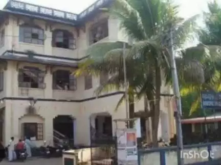 കുട്ടനാട്: ശക്തമായ മഴയെ തുടർന്ന് കുട്ടനാട്ടിലെ വിദ്യാഭ്യാസ സ്ഥാപനങ്ങൾക്ക് തിങ്കളാഴ്ച അവധി പ്രഖ്യാപിച്ചു