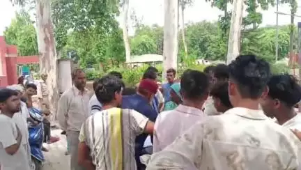 चंदौसी: गांव अहलादपुर चंपू उर्फ चमरपुरा के ग्रामीणों ने जाति सूचक शब्द के इस्तेमाल के वीडियो पर जताई नाराजगी, थाने में दी तहरीर