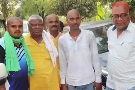 तोपचांची: बिशनपुर: दिनेश कुमार महतो के पिता के श्राद्धकर्म में पहुंचे विधायक मथुरा महतो