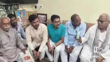 बारां: बारां जिले की शैक्षिक समस्याओं और स्थानांतरण से रोक हटाने को लेकर शिक्षक संघ राष्ट्रीय ने शिक्षा मंत्री से वार्ता की