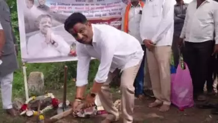 ಸಿಂದಗಿ: ಹೂವಿನಹಳ್ಳಿ ಗ್ರಾಮದಲ್ಲಿ 50ಲಕ್ಷ ರೂಪಾಯಿ ವೆಚ್ಚದ ಸಿಸಿ ರಸ್ತೆ ಕಾಮಗಾರಿ ಭೂಮಿ ಪೂಜೆ ಮಾಡಿದ ಶಾಸಕ ಅಶೋಕ ಮನಗೂಳಿ