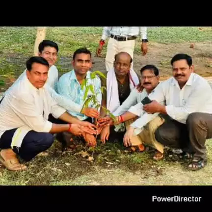 गोहद: भाजपा अनुसूचित जाति मोर्चा के राष्ट्रीय अध्यक्ष लाल सिंह आर्य के जन्मदिन पर गोहद में कार्यकर्ताओं ने किया वृक्षारोपण