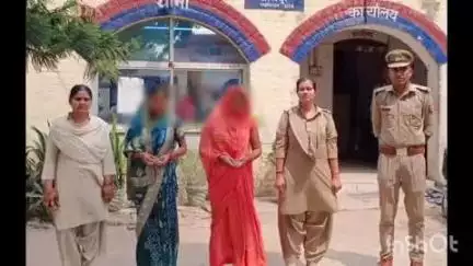 चौरीचौरा: चौरीचौरा पुलिस ने दो महिला चेन स्नेचरों को दबोचा, बरामद किया माल