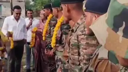 सुवासरा: सुवासरा विधानसभा के शामगढ़ में रॉयल एकैडमी ने खेल मैदान में अग्नि वीरों के सम्मान में कार्यक्रम रखा