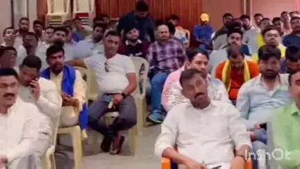 गढ़वा: गढ़वा में पूर्व मंत्री मिथलेश कुमार ठाकुर के आवास पर रविवार को जिला सोशल मीडिया टीम की अहम बैठक हुई
