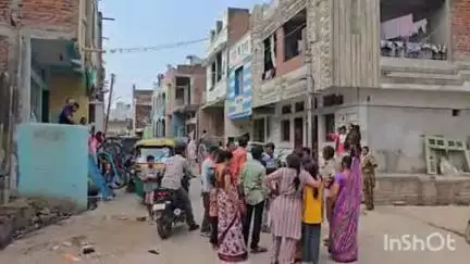 સંતરામપુર: એસટી બસ ડેપોમાં બસ મહિલા કંડકટરનું મુસાફર પાકીટ ચોરીને ભાગી છુટતા, તેનો પીછો કરીને ઝડપી પાડ્યું હોય તેને પોલીસને હવાલે કરાયો