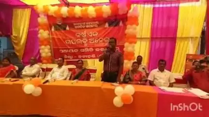 ଧର୍ମଗଡ: କଲମପୁର ଗ୍ରାମ ପଞ୍ଚାୟତରେ ବିକାଶ ବାହନ ରଥକୁ ଭବ୍ୟ ସ୍ଵାଗତ