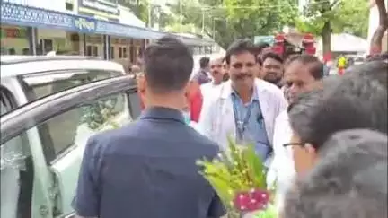 କେନ୍ଦୁଝର ସହର: ଆନନ୍ଦପୁର ଉପଖଣ୍ଡ ଚିକିତ୍ସାଳୟ ପରିଦର୍ଶନ କରି ରୋଗୀଙ୍କ ସହ କଥା ହୋଇ ପ୍ରତିକ୍ରିୟା ରଖିଲେ ସ୍ୱାସ୍ଥ୍ୟମନ୍ତ୍ରୀ