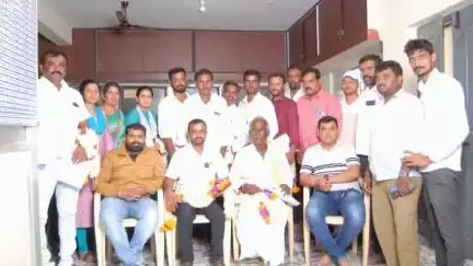 ಮದ್ದೂರು: ಯಡಗನಹಳ್ಳಿ ಪ್ರಾಥಮಿಕ ಕೃಷಿ ಪತ್ತಿನ ಸಹಕಾರ ಸಂಘಕ್ಕೆ ಅಧ್ಯಕ್ಷರಾಗಿ ಮಧುಕುಮಾರ್,ಉಪಾಧ್ಯಕ್ಷರಾಗಿ ಚಿಕ್ಕಚುಂಚಯ್ಯ ಆಯ್ಕೆ
