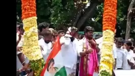 రామగుండం: మంత్రిగా బాధ్యతలు చేపట్టిన అడ్లూరి లక్ష్మణ్ కుమార్‌కు ఘన స్వాగతం పలికిన ఎమ్మెల్యే రాజ్ ఠాగూర్, కాంగ్రెస్ శ్రేణులు