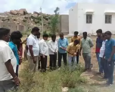 పట్టణంలో ఎమ్మెల్యే ఎంఎస్ రాజు ఆదేశాలతో నూతన బోర్లు ఏర్పాటుకు జియాలజిస్టుతో బోర్ పాయింట్లు ఏర్పాటు