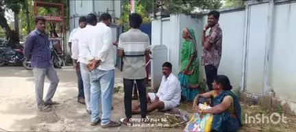 బాల్కొండ: భీంగల్ ఎస్సై, కానిస్టేబుళ్లు తనను కొట్టారని ఆరోపిస్తూ నిజామాబాద్ సీపీ కార్యాలయం ఎదుట ఆందోళన చేపట్టిన బాధితుడు
