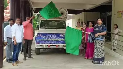 बैकुंठपुर: जिले में धरती आबा के प्रचार प्रसार रथ को अपर कलेक्टर अरूण मरकाम ने हरी झंडी दिखाकर किया रवाना