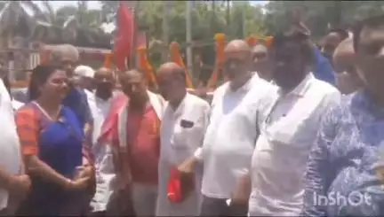 धनबाद/केंदुआडीह: नूतन डीह में कॉमरेड एके राय की मनाई गई जयंती, आदमकद प्रतिमा का किया गया अनावरण