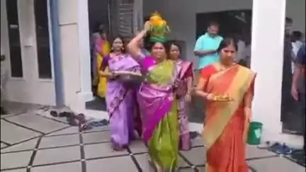 హుస్నాబాద్: పోచమ్మ గుడిలో బోనం సమర్పించిన మంత్రి పొన్నం ప్రభాకర్ దంపతులు