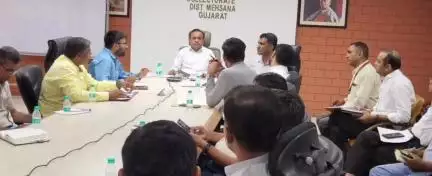 શહેમાં કલેક્ટર કચેરી ખાતે વિશ્વ યોગ દિવસની ઉજવણીના ભાગરૂપે સમીક્ષા બેઠક યોજાઈ