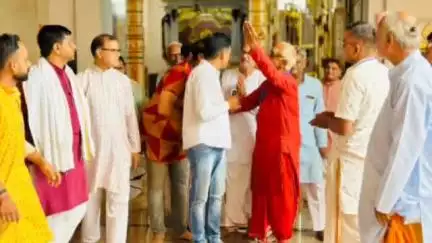 चित्तौड़गढ़: पंचमुखी हनुमान मंदिर पर आयोजित सनातन संस्कार शिविर में विधायक चंद्रभान सिंह आक्या हुए शामिल, लोगों से की मुलाकात