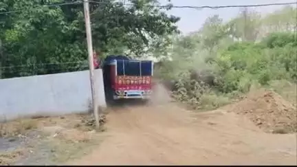 कोईलवर: सकडी मोड़ के समीप नो एंट्री में ट्रैकों के प्रवेश का वीडियो वायरल, पुलिस बनी मूकदर्शक #viral