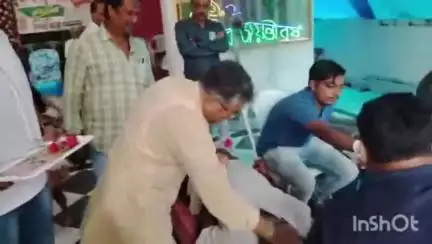 চুঁচুড়া-মগরা: চুঁচুড়ার গড়বাটি নবীন সংঘের উদ্যোগে আয়োজিত রক্তদান শিবির, উপস্থিত বিধায়ক সহ অন্যরা