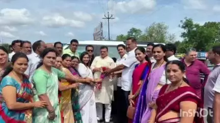 चंद्रपूर: शिवसेना ठाकरे गटाचे पूर्व विदर्भ संपर्कप्रमुख आमदार भास्कर जाधव यांचे भद्रावती येथे पुष्पगुच्छ देऊन केले स्वागत