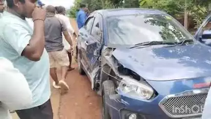 కొడంగల్: పూడూరు గేటు సమీపంలో టాటా ఏసీ వాహనాన్ని ఢీకొట్టిన కారు, పలువురికి గాయాలు, ఆసుపత్రికి తరలింపు