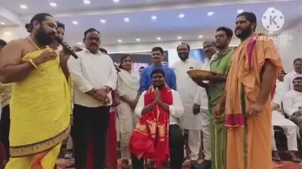 ఉమ్మడి విశాఖ జిల్లా DCMS ఛైర్మన్‌గా బాధ్యతలు స్వీకరించిన కోట్ని బాలాజీ, పాల్గొన్న హోంమంత్రి అనిత