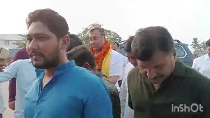 हाजीपुर: महुआ मोड़ पर जन सूराज पार्टी के प्रदेश युवा अध्यक्ष का कार्यकर्ताओं ने किया भव्य स्वागत