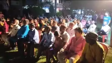 सिंगरौली: डॉ. सुनीलम: एनसीएल को पुनर्वास नीति के तहत विस्थापन करना होगा, मोरवा में विस्थापन संघर्ष समिति की आम सभा