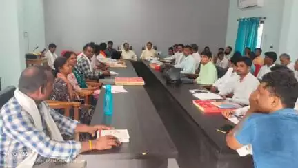 कुरई: धरती आबा जनजातीय ग्राम उत्कर्ष अभियान को लेकर जिले के विभिन्न जनपदों में बैठक संपन्न