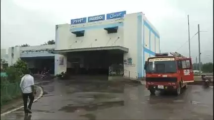 हरदोई: हरदोई रेलवे स्टेशन के प्लेटफार्म नंबर 1 पर मुग़लसराय एक्सप्रेस में चढ़ रही महिला का पर्स चोरी हुआ