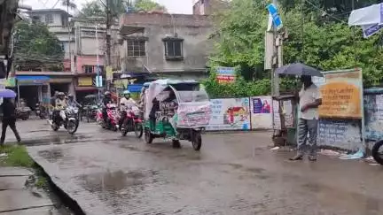 বারাসাত ১: ব্লাড মটিভেশন উইংসের উদ্যোগে দত্তপুকুর এক নম্বর পঞ্চায়েতের সামনে রক্তদান সম্পর্কে প্রচারমূলক কর্মসূচি