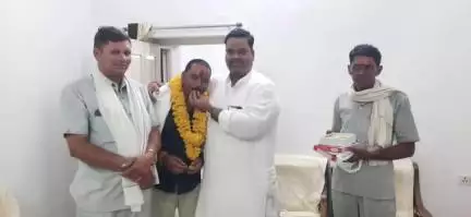 बहादुरपुर: नवीन मंडल के अध्यक्ष निर्वाचित होने पर जिलाध्यक्ष और कार्यकर्ताओं ने दी शुभकामनाएं