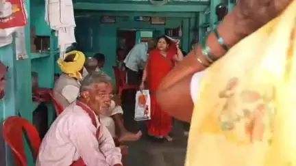 बक्स्वाहा: बक्सवाहा के डॉ. आकाश ताम्रकार ने निभाया फर्ज, शिविर में सैकड़ों गरीबों का किया मुफ्त उपचार