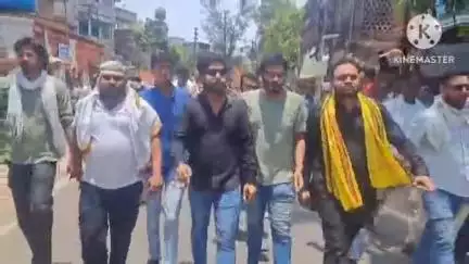 বাঁকুড়া ১: বাঁকুড়া সদর থানার মেন গেটের সামনে পুলিশকে চুড়ি দেখিয়ে প্রতিবাদ কর্মসূচী বিজেপির