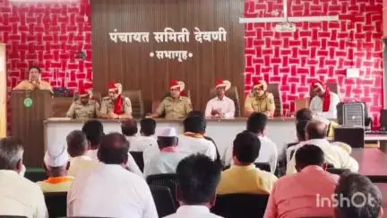 देवणी: पंचायत समिती सभागृहात पोलीस अधिकाऱ्यांना निरोप. तहसीलदार वाडकर यांच्या वतीने सपोनि डोके यांच्या कार्यशैलीचा गौरव