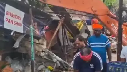 धनबाद/केंदुआडीह: धनबाद: ट्रैफिक पुलिस और नगर निगम का मेमको मोड में संयुक्त अतिक्रमण हटाओ अभियान