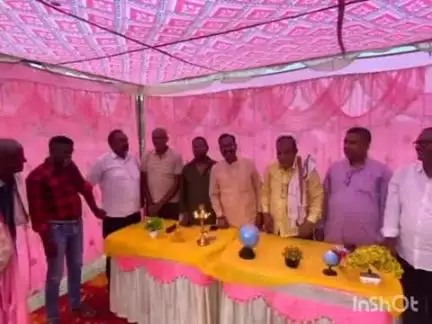 चतरा: चतरा विधायक, चतरा सदर प्रखंड के जांगी बाजार स्थित न्यू एरा पब्लिक स्कूल के एनुअल कार्यक्रम में हुए शामिल