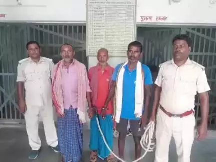 अरियरी: कसार पुलिस ने तीन फरार NBW वारंटियों को किया गिरफ्तार, भेजा जेल