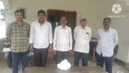 హిందూపురం ఎక్సైజ్ స్టేషన్ పరిధిలో అక్రమ మద్యం తరలిస్తున్న ముగ్గురు అరెస్ట్ 154 టెట్రా పాకెట్ల కర్ణాటక మద్యం స్వాధీనం