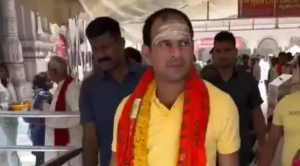 पटना ग्रामीण: काशी विश्वनाथ मंदिर में तेज प्रताप यादव ने बनाया वीडियो, मंदिर प्रशासन ने दिए जांच के आदेश