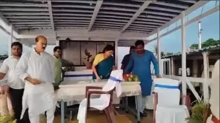 কালনা ১: কালনার ভাগীরথীর চড়ে বায়োডাইভারসিটি পার্কের প্রস্তাবিত জমি পরিদর্শনে হাজির সাংসদ শর্মিলা সরকার
