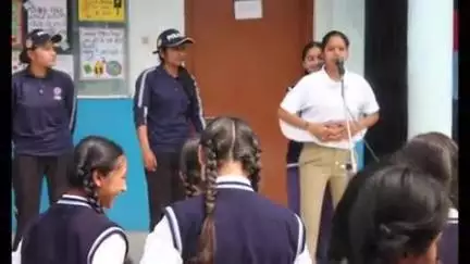 पिथौरागढ़: महिला फायर कर्मियों ने छात्राओं को आत्मरक्षा के गुर सिखाए
