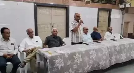 વઢવાણ: સુરેન્દ્રનગર બ્રહ્મ સમાજ ખાતે આગામી 19 જૂન ના રોજ દ્વારકાપીઠના શંકરાચાર્યની ધર્મસભા અંગેની આયોજન માટે બેઠક યોજાઈ