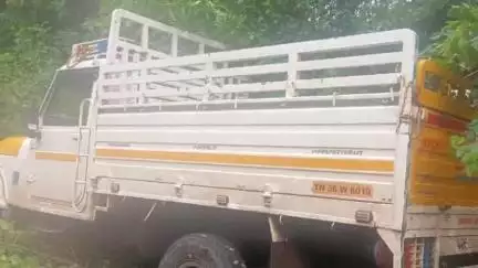 கூடலூர்: பாடந்துறை அருகே பிக்கப் மற்றும் ஆட்டோ மோதி விபத்து