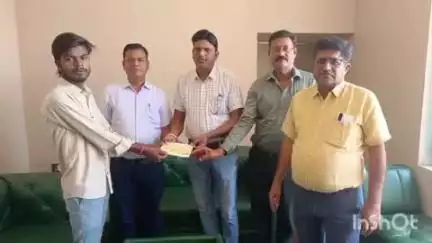 बारां: जिला कलेक्टर के मानवीय प्रयासों से आरती खत्री को मिली आर्थिक सहायता और संविधान नौकरी