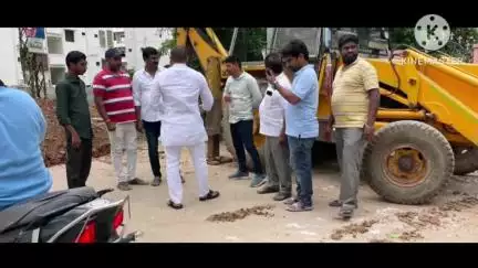 శామీర్‌పేట: ఫిర్జాదిగూడలోని డ్రైనేజీ పనులను ప్రారంభించిన మున్సిపల్ కమిషనర్ త్రిలేశ్వర్