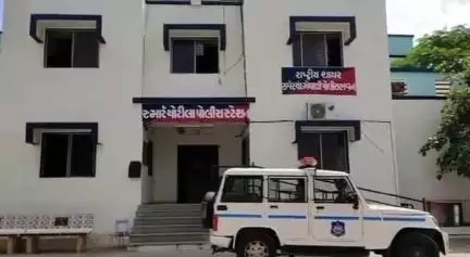 ચોટીલા: ચોટીલાના ખરેડીમાં રિસામે રહેલ પતિને પતિએ લોખંડના પાઇપ વડે માર માર્યા અંગેની ચોટીલા પોલીસમાં તકે ફરિયાદ નોંધાઇ